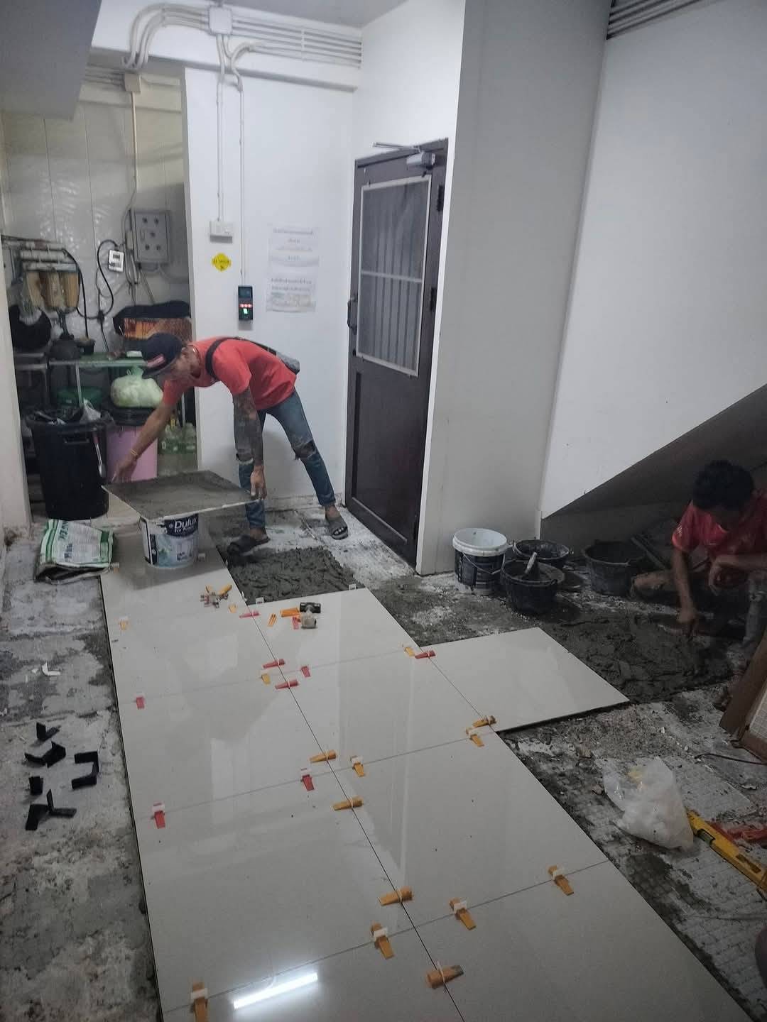 ทีมช่างกีบหมูทำงานหน้างาน ภาพที่ 6